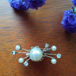 Vintage starburst brooch with faux pearls